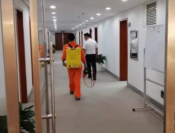 白蚁防治施工现场